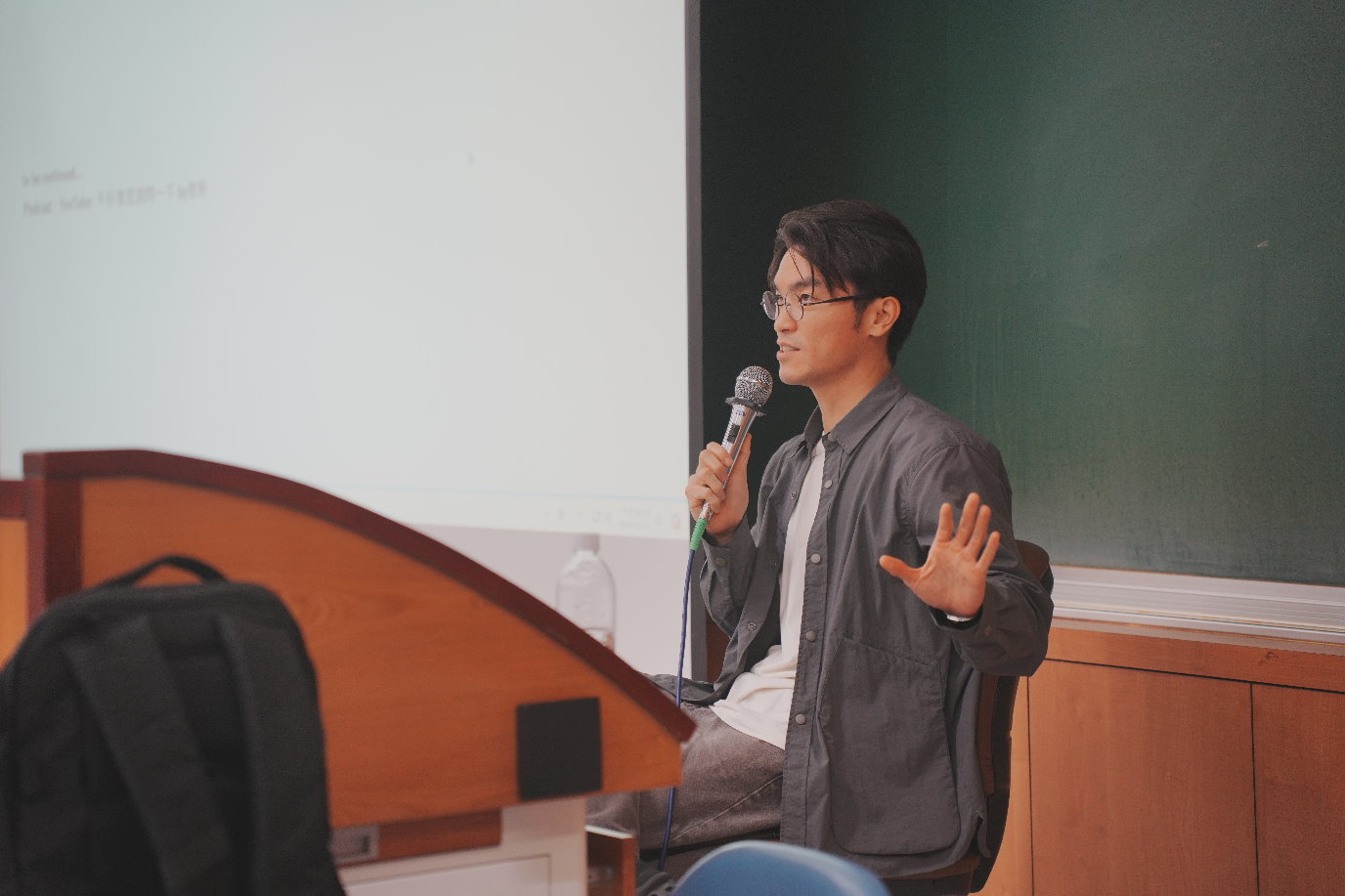 【聯合導師活動】外交系邀請系友劉致昕談「從外交系、烏克蘭到自由記者，找自己的路」