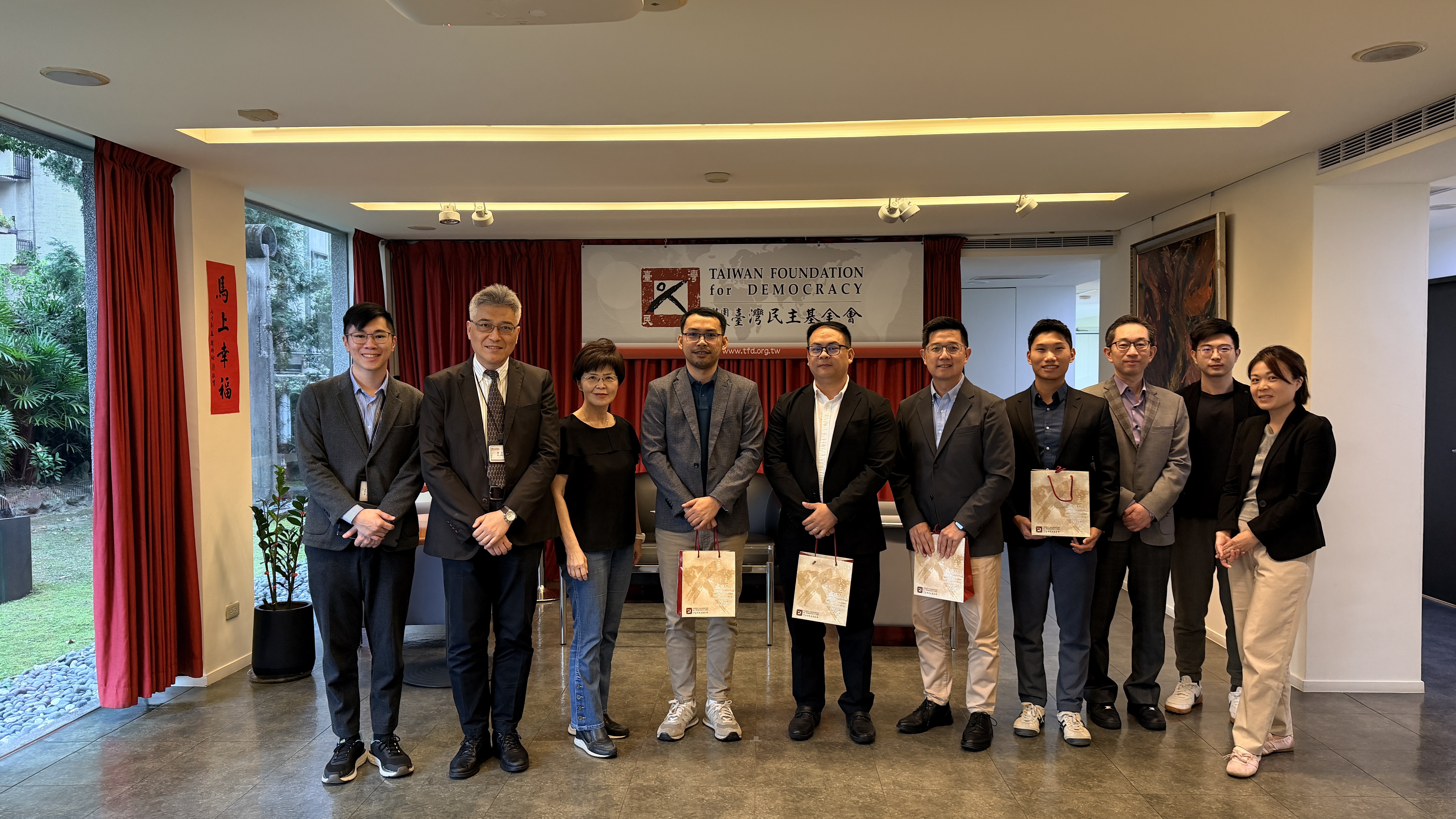 國關中心與臺灣民主基金會進行臺菲交流座談